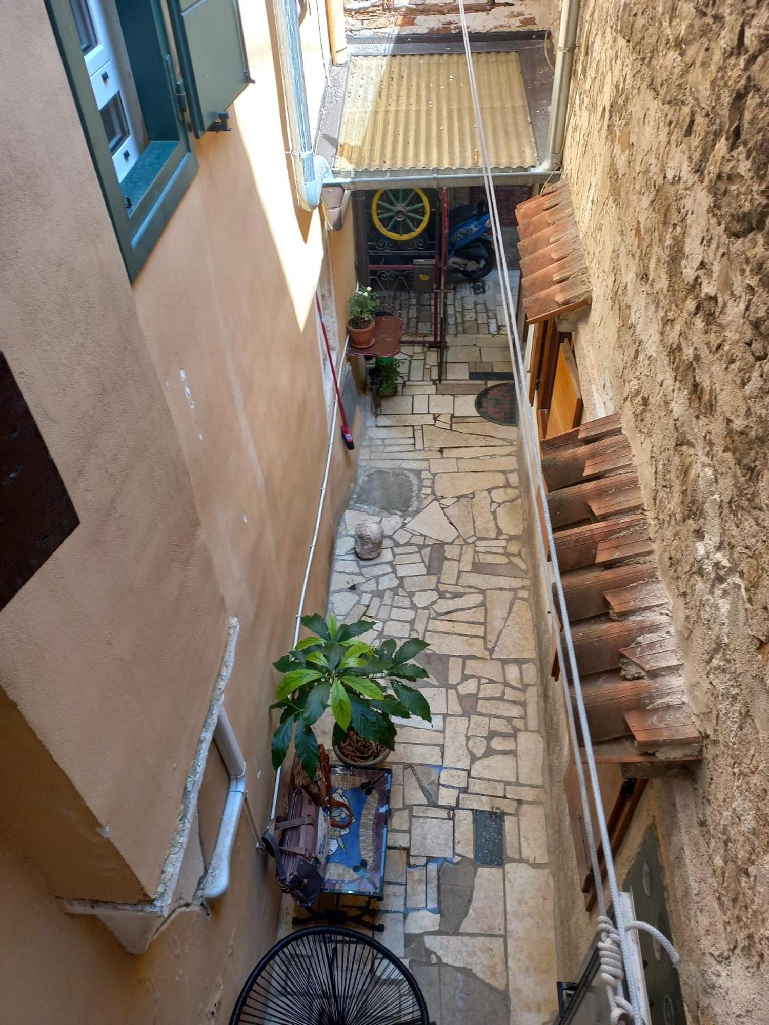 Barka Apartment